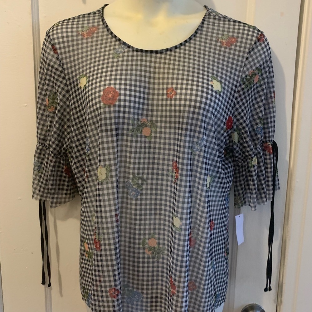 Spring Refresh floral mesh top size 2X